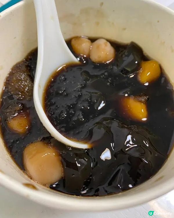 有時淨係食仙草凍會太悶，所以今次買埋招牌鮮草冰沙