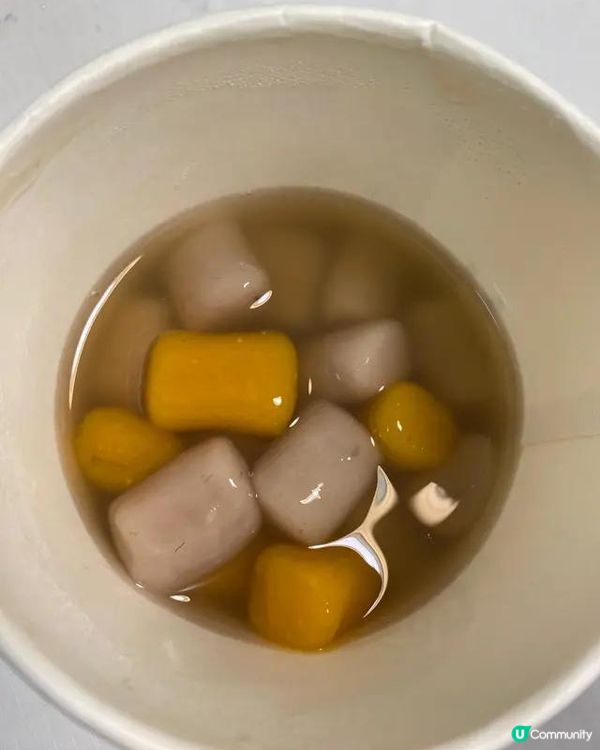 有時淨係食仙草凍會太悶，所以今次買埋招牌鮮草冰沙