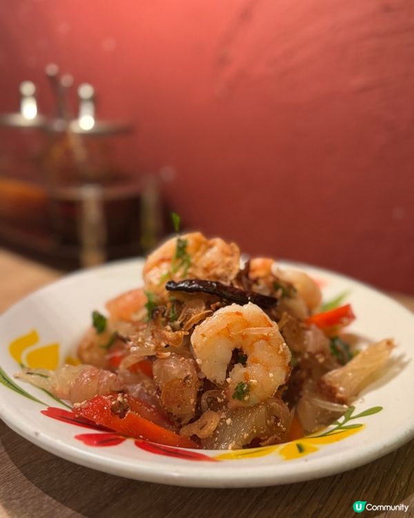 炭燒和牛串+大蝦柚子沙律😋泰國菜正到爆！ #中環美食