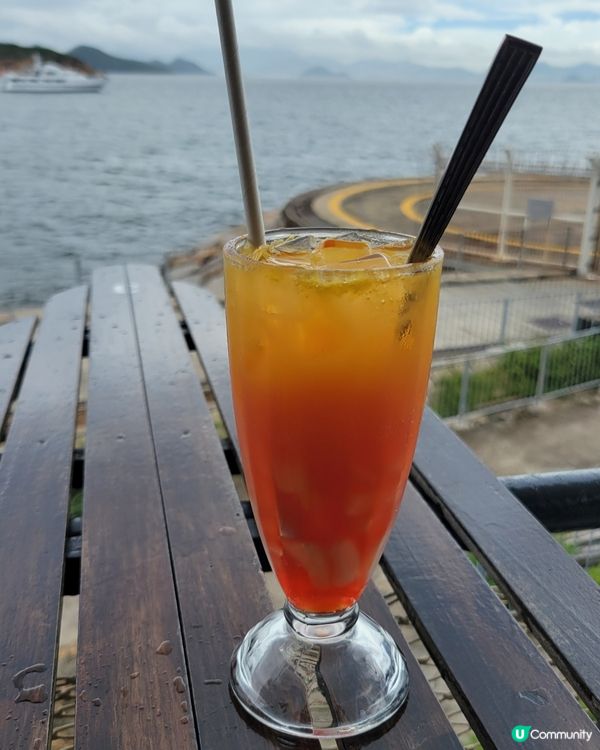 長洲望海的cafe ,更可遠望直升機坪。可以使人心曠神怡。