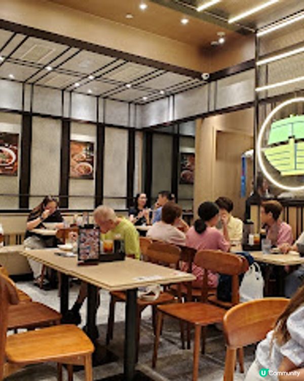 堅信號上海生煎皇．生煎包爆汁、蔥油雞滑到震！