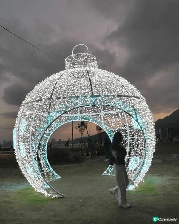 台灣的打卡熱點十分有特色。首先，是別出心裁的燈飾設計令人一見...