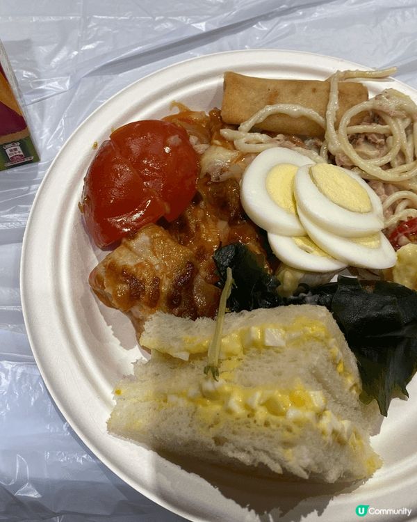 一年一度畢業禮，可以品嚐各種美食，如鮮茄雞扒飯、吞拿魚意粉、...