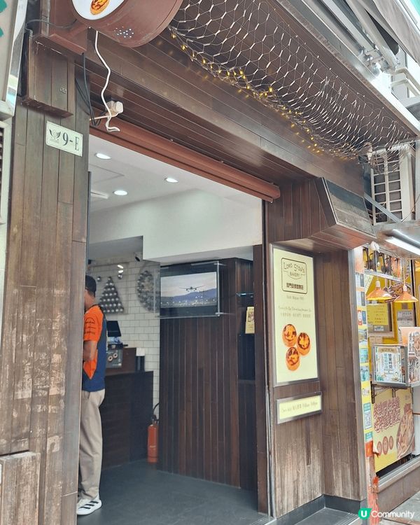 我來到澳門，漫步在大三巴牌坊前，感受歷史的厚重。品嚐了美味的...