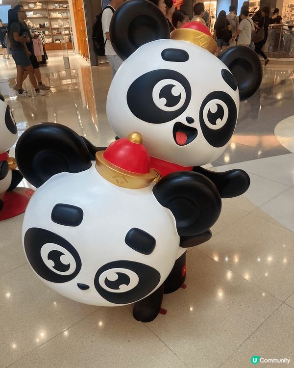 多個商場都有熊貓擺設，每個造型都有趣、可愛，除了逛商場外，記...