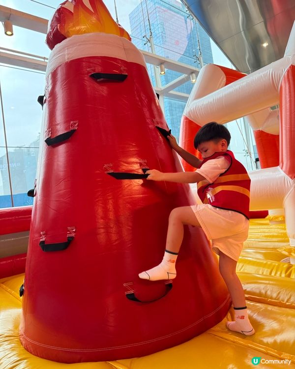 🧑‍🚒全港首創｢夏日放電消防局｣巨型充氣彈床🪓