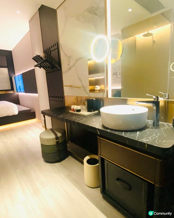 牆上設計感圖案都有啲格調👾去玩休息下的推介