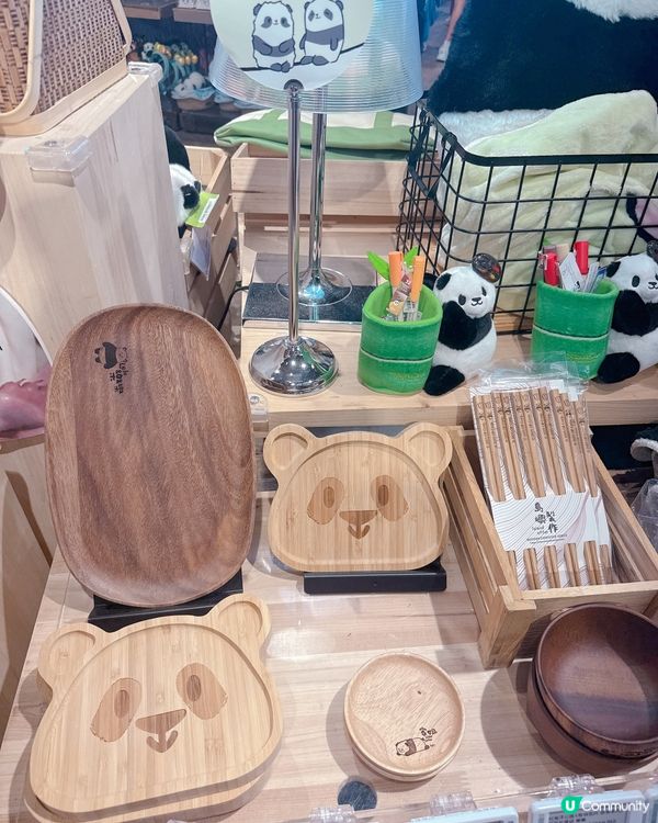 去咗海洋公園搵家姐同細佬,而家海洋公園有好多熊貓嘅周邊產品賣...