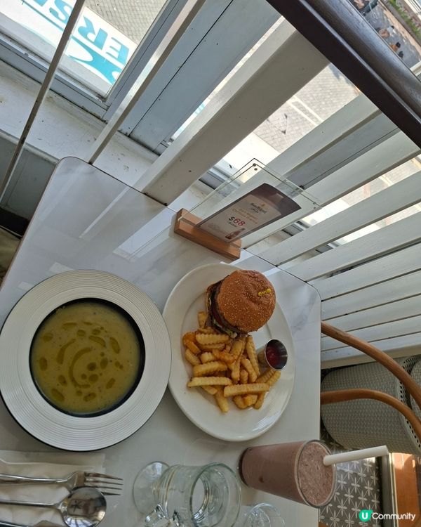 每個人生活都要活在當下，活出精彩人生返學每一 天成長度過