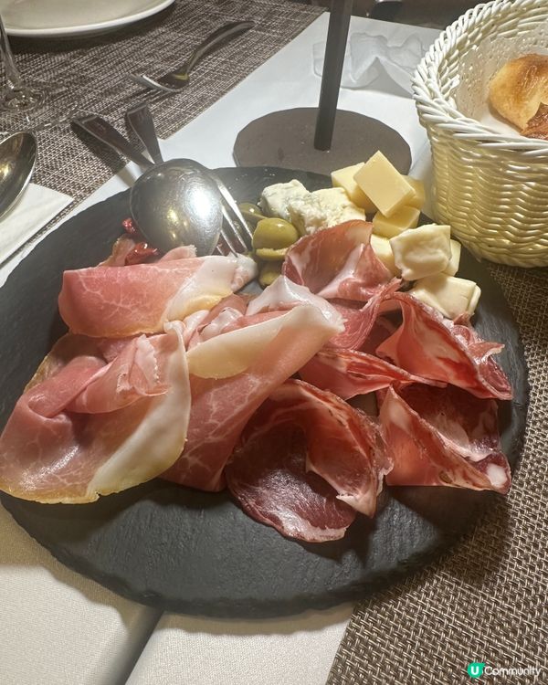 尖沙咀半地牢意大利餐廳