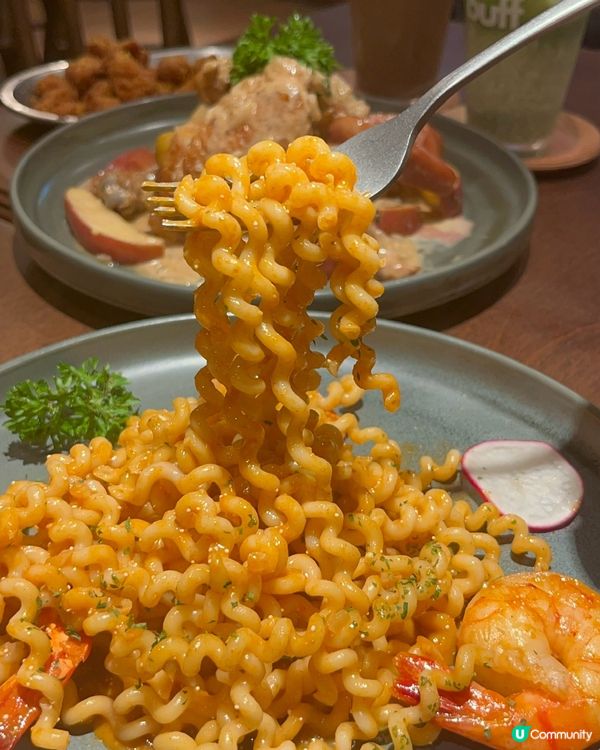 ‼️鰂魚涌日系CAFE推卷卷意粉