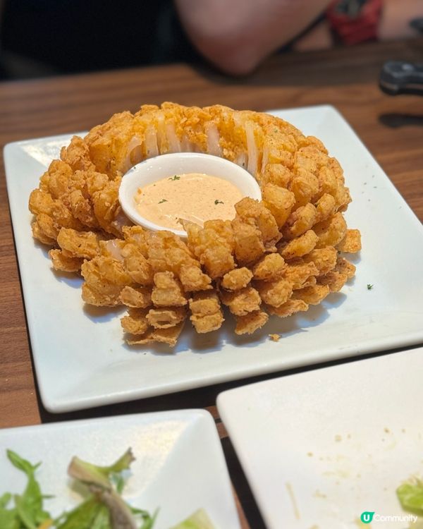 1.  生日飯局😋！炸洋蔥必點🧅！牛扒五成熟💯！