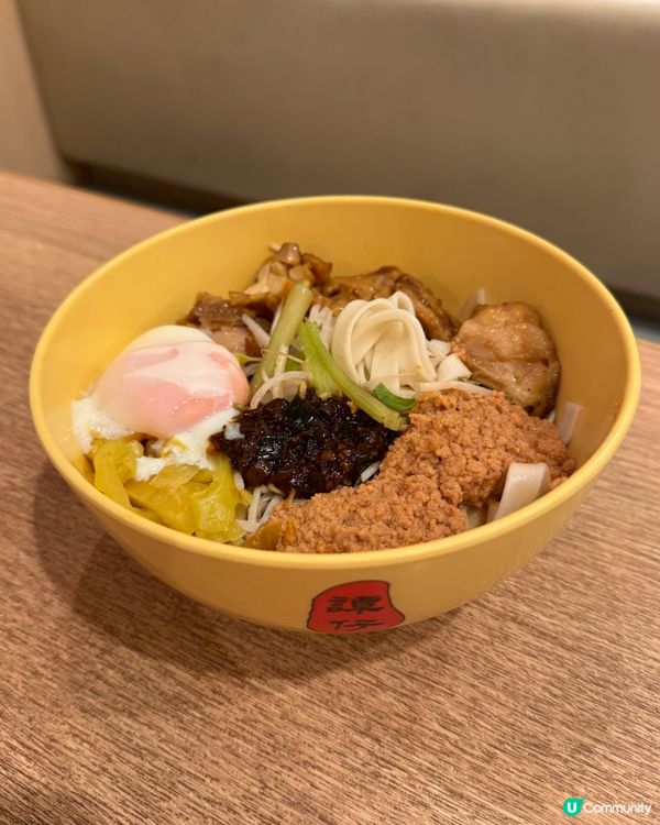 【 譚仔炸醬酸菜烤雞撈寬麵 】