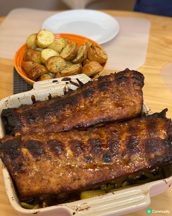 打風都唔怕！焗黑毛豬金沙骨😋！