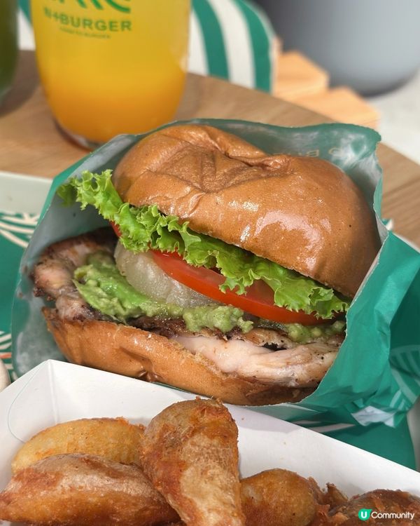 一邊望住靚靚海景😍 一邊嘆美味漢堡🥰