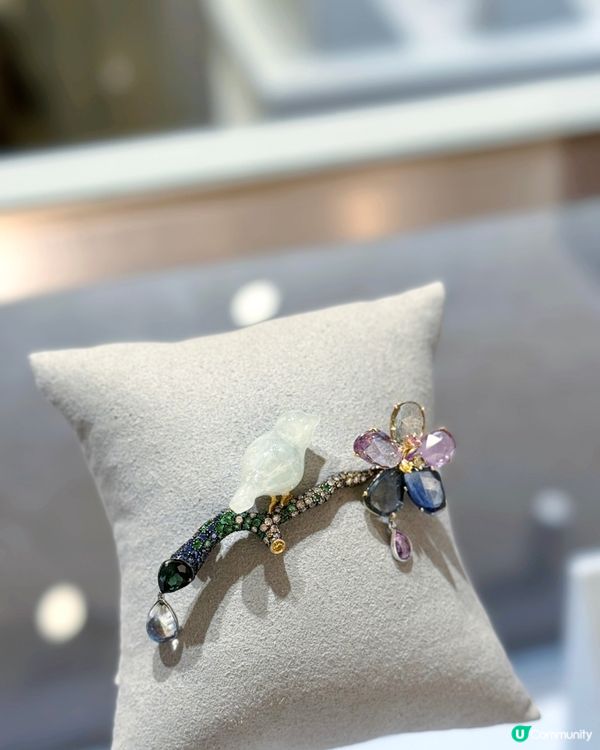 藏身書店內的💎珠寶藝術展