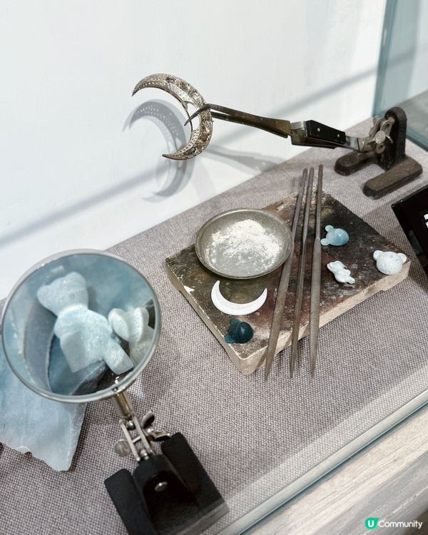 藏身書店內的💎珠寶藝術展