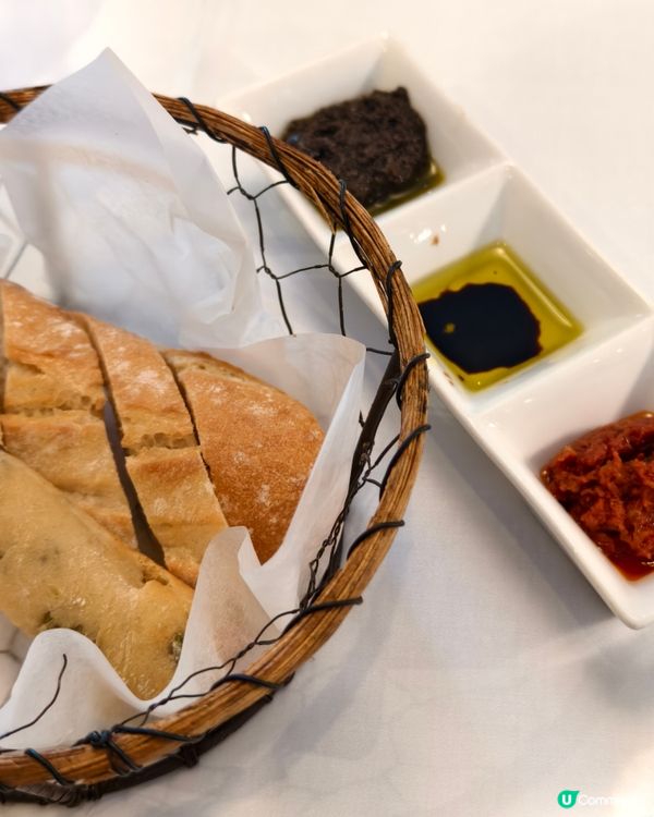 望著維港景享用高級意大利菜