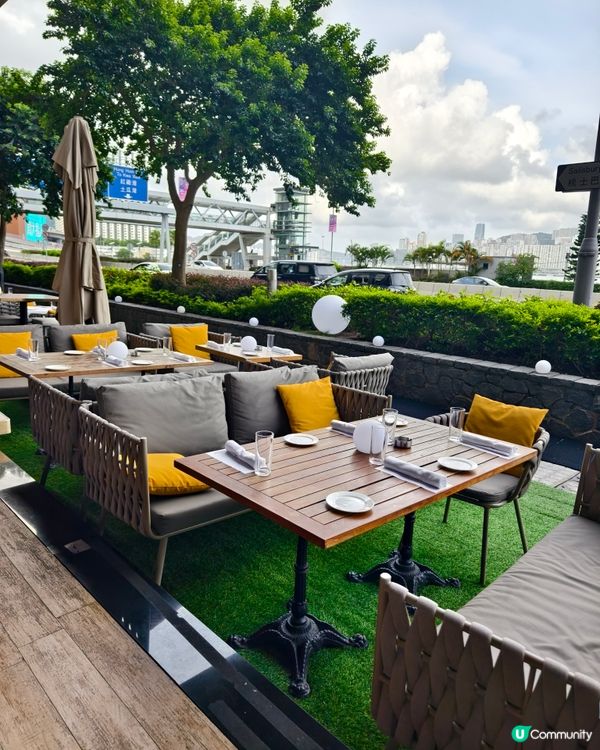 望著維港景享用高級意大利菜