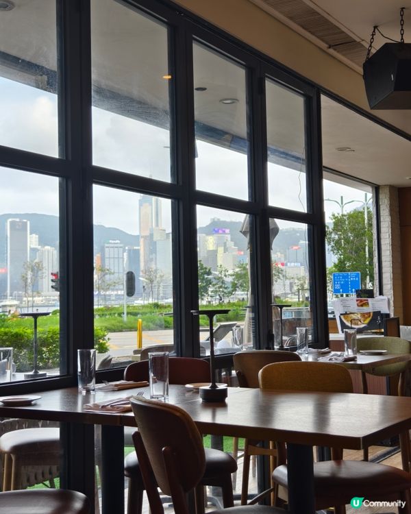 望著維港景享用高級意大利菜