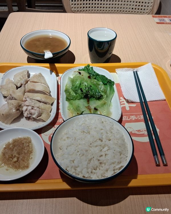 福田會展中心站內嘅次元小鎮美食街，有間金椰季食煲仔飯或椰子鷄