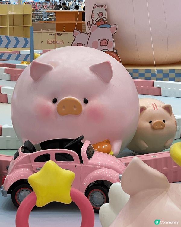 屯門市中心有超巨大lulu豬！
