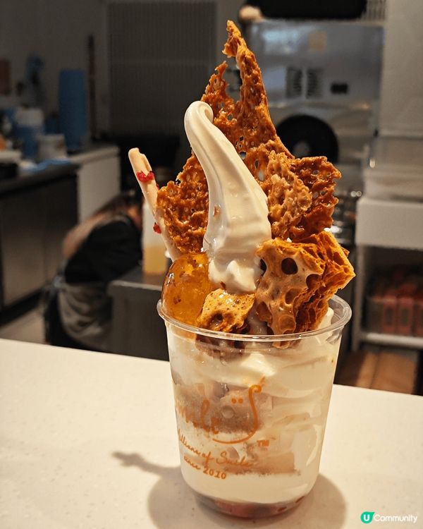 看到Smile Yogurt​推出的「四重開心果希臘乳酪雪糕...