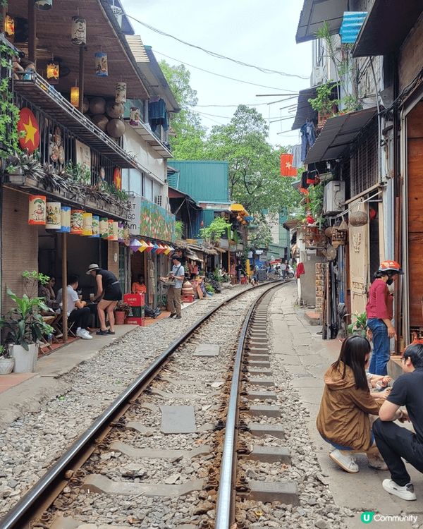 河內火車巷，是一條位於河內老城區的獨特街道，以其緊鄰鐵軌而聞...