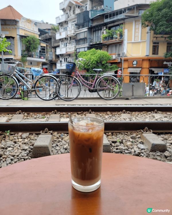 河內火車巷，是一條位於河內老城區的獨特街道，以其緊鄰鐵軌而聞...