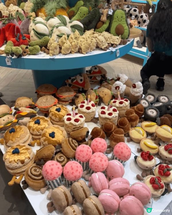 落雨行街購物都需要長時間，所以挑選合適的底妝十分重要，令成個...