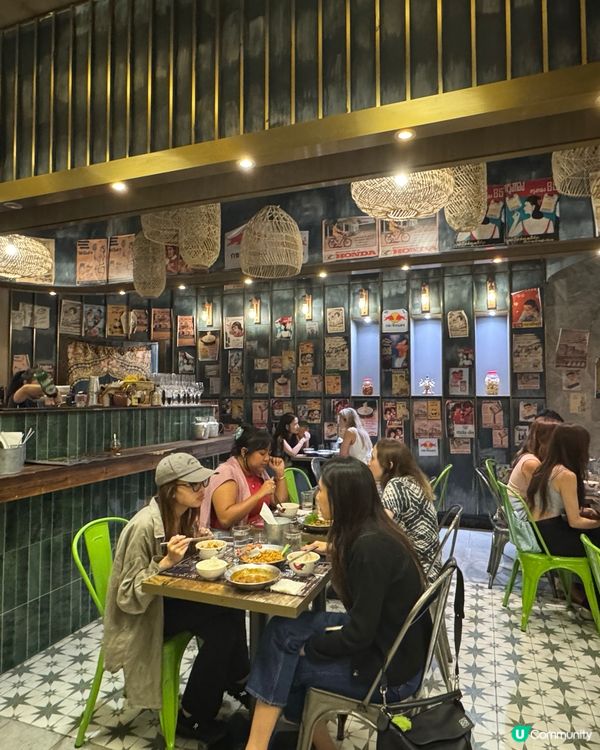 中環人氣泰菜🇹🇭！豬肉串燒超正😋！泰北咖喱麵餐廳名物！