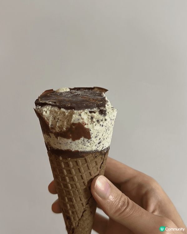 海鹽焦糖oreo 味雪糕係阿菠蘿新出既黑牛系列甜筒，整體不遜...