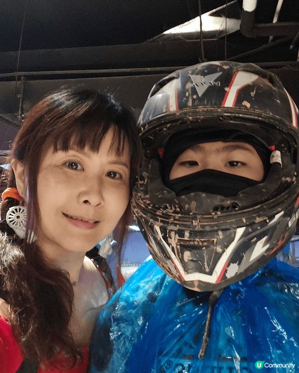 返深圳東門町吃喝玩樂, 阿仔玩高卡車, 佢話都幾好玩. 不過...