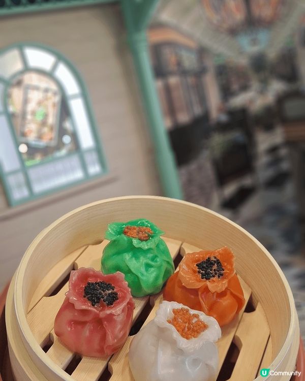 [倫敦人美食園]為現代時尚的美食廣場，賓客可穿越中國大江南北...