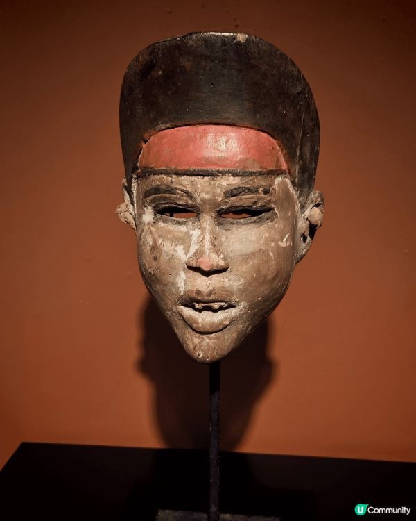 現在城市大學般哥展覽館的"召喚無形”中部非洲藝術展十分值得欣...