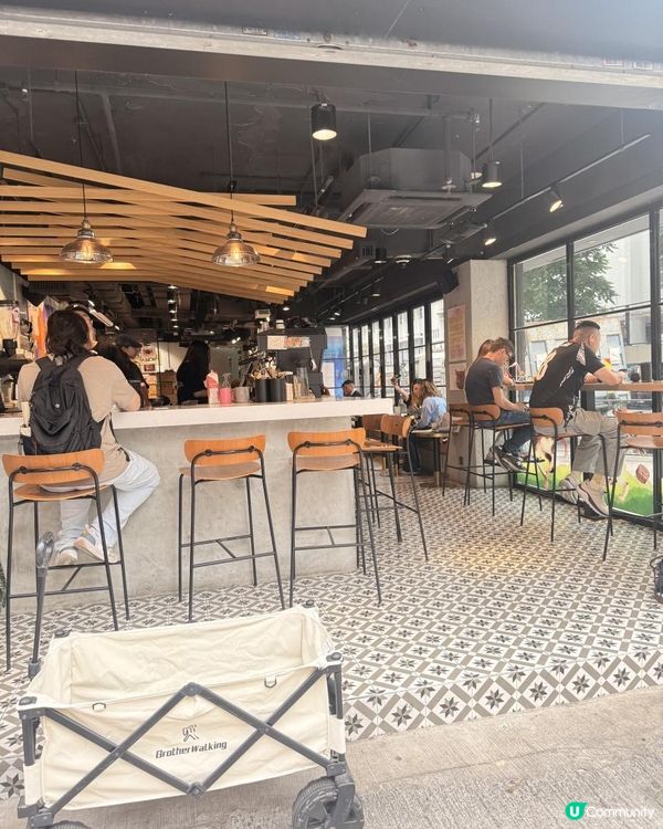 黑白型格Cafe！開心果意粉超正🤤