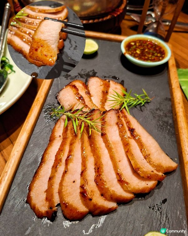 炭燒豬頸肉，外脆內嫩，滿足味蕾