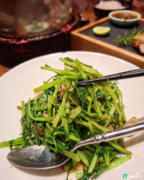 炭燒豬頸肉，外脆內嫩，滿足味蕾