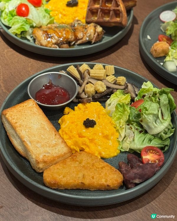 鰂魚涌美食遊記！木系咖啡店☕️😋超正開心果芝士蛋糕💚