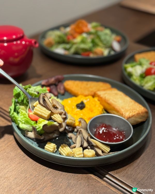 鰂魚涌美食遊記！木系咖啡店☕️😋超正開心果芝士蛋糕💚