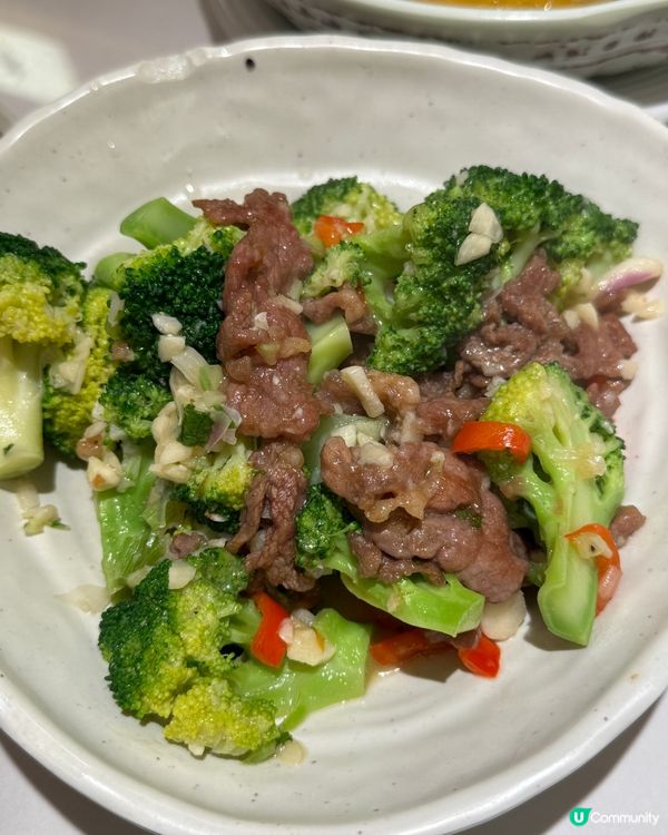 人人都話飲牛奶🥛會高… 咁究竟牛奶冰室嘅職員，又高唔高呢？🤡