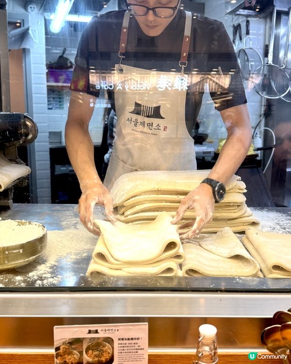 全港開咗十間分店嘅韓國刀削麵專門店,我終於都去試啦!餐廳裝潢...