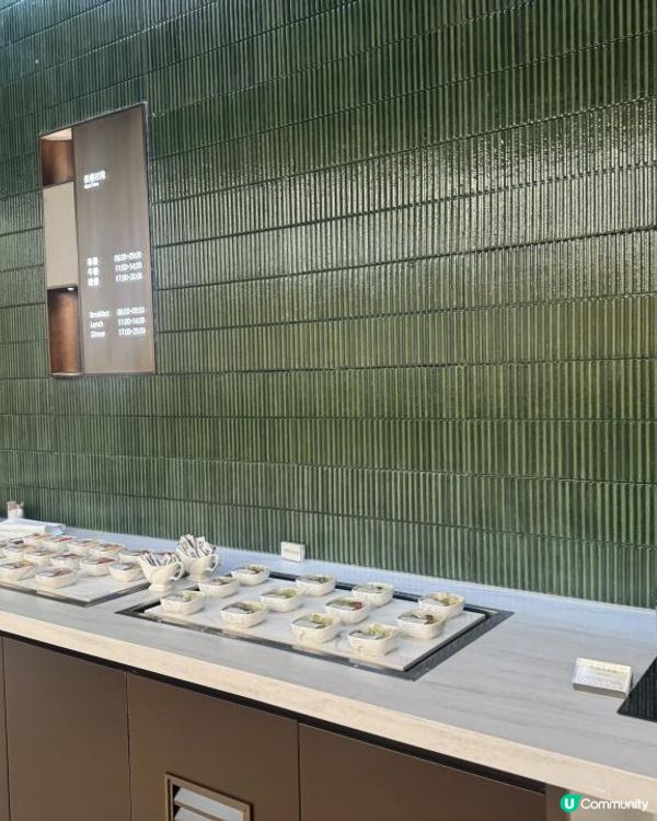 開箱中國國際航空2家貴賓休息室-- 新疆烏魯木齊紅山國際機場國內線 + 國內貴賓室天花板 – 成都天府國際機場國內線）