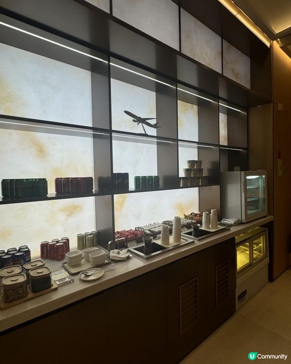 開箱中國國際航空2家貴賓休息室-- 新疆烏魯木齊紅山國際機場國內線 + 國內貴賓室天花板 – 成都天府國際機場國內線）