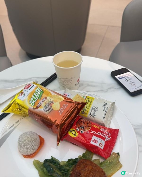 開箱中國國際航空2家貴賓休息室-- 新疆烏魯木齊紅山國際機場國內線 + 國內貴賓室天花板 – 成都天府國際機場國內線）