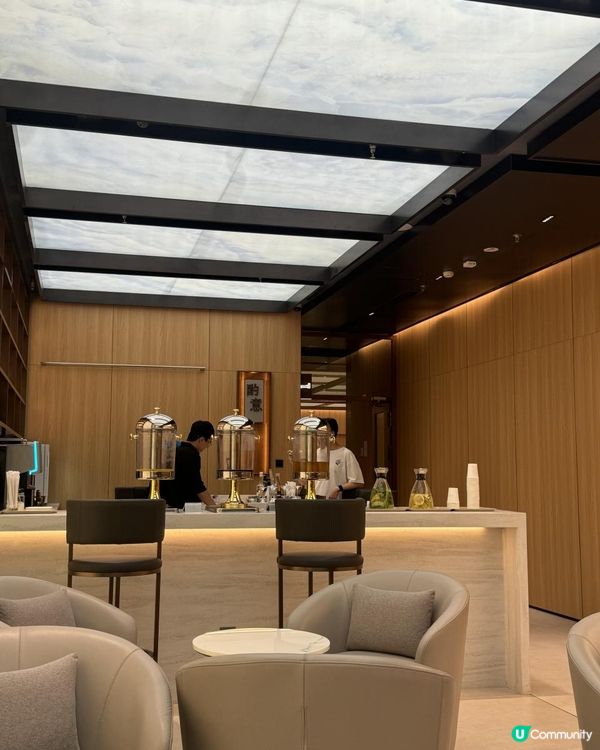 開箱中國國際航空2家貴賓休息室-- 新疆烏魯木齊紅山國際機場國內線 + 國內貴賓室天花板 – 成都天府國際機場國內線）