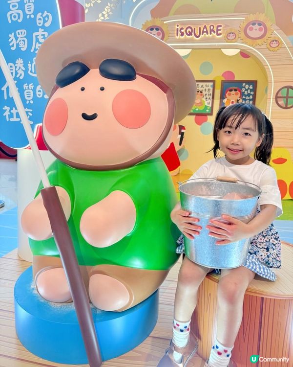 暑假｜香港商場打卡玩樂｜iSQUARE國際廣場 x「粗眉」盛夏呈獻｜首個6米高巨型3D立體吹氣「粗眉」