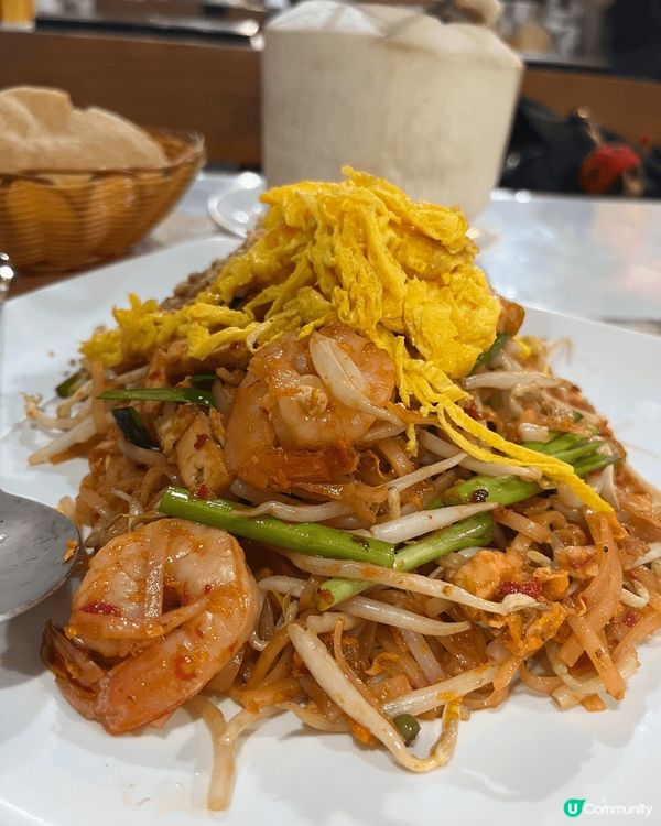 九龍城的泰開心的價錢十分實惠，服務很好，會為每台食客送上蝦片...