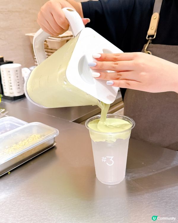 天氣咁熱,飲返杯椰子水爽下都幾正!