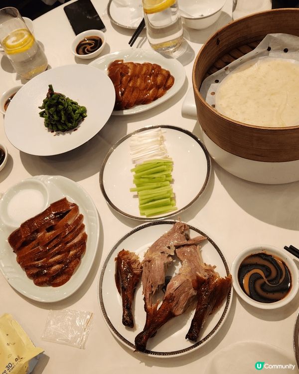 🦆🔥 花悅庭烤鴨，脆皮肉嫩，香氣四溢！